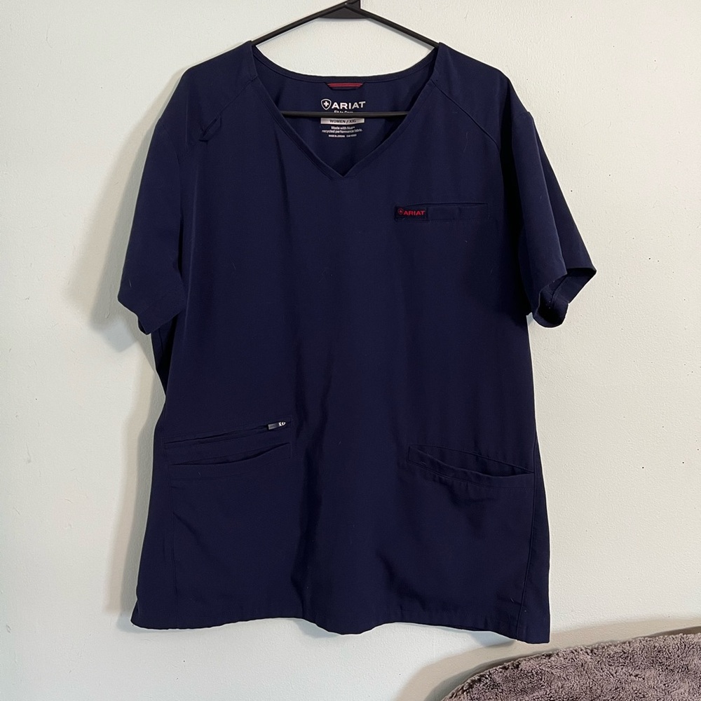 Ariat Women’s Clara 6 Pocket Scrub Top